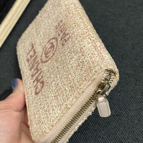 CHANEL Pink/gold Tweed Deauville Zippy Wallet with Gold Hardware - Picture 7 of 16